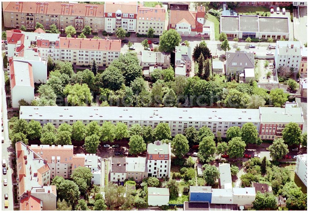 Aerial photograph Berlin Lichtenberg - 31.05.2004 Berlin Lichtenberg, Blick auf die Gebäude der Stienitzseestraße 27, 12489 Berlin, Adlershof, der PRIMA Wohnbau Gesellschaft, PRIMA Wohnbauten Privatisierungs-Managemant GmbH Lichtenberg, Kurfürstendamm 32, 10719 Berlin, Tel.: 212497-0, Fax.: 2110170,