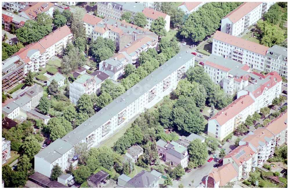 Berlin Lichtenberg from the bird's eye view: 31.05.2004 Berlin Lichtenberg, Blick auf die Gebäude der Stienitzseestraße 27, 12489 Berlin, Adlershof, der PRIMA Wohnbau Gesellschaft, PRIMA Wohnbauten Privatisierungs-Managemant GmbH Lichtenberg, Kurfürstendamm 32, 10719 Berlin, Tel.: 212497-0, Fax.: 2110170,