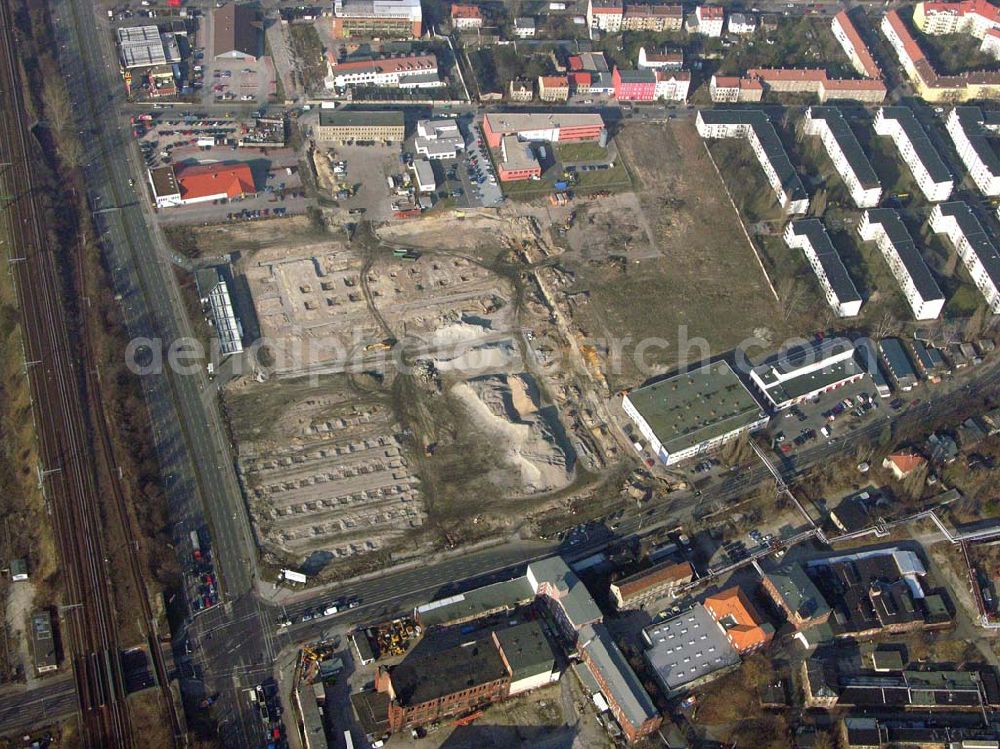 Aerial photograph Berlin - 07.02.2005 Berlin Adlershof Blick auf die Baustelle des neuen OBI Marktes am Adlesgestell in Berlin Adlershof (Gelände des ehemaligen IFA Spezial Fahrzeugwerkes)