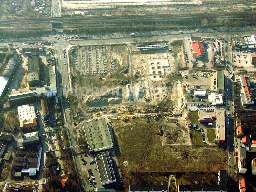 Aerial photograph Berlin - 07.02.2005 Berlin Adlershof Blick auf die Baustelle des neuen OBI Marktes am Adlesgestell in Berlin Adlershof (Gelände des ehemaligen IFA Spezial Fahrzeugwerkes)