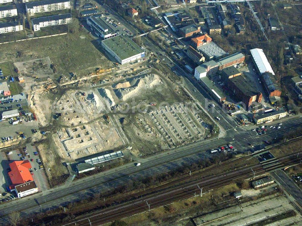 Berlin from the bird's eye view: 07.02.2005 Berlin Adlershof Blick auf die Baustelle des neuen OBI Marktes am Adlesgestell in Berlin Adlershof (Gelände des ehemaligen IFA Spezial Fahrzeugwerkes)