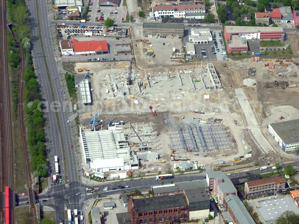 Aerial image Berlin - Berlin Adlershof Blick auf die Baustelle des neuen OBI Marktes am Adlesgestell in Berlin Adlershof (Gelände des Ehemaligen IFA Spezial Fahrzeugwerkes)