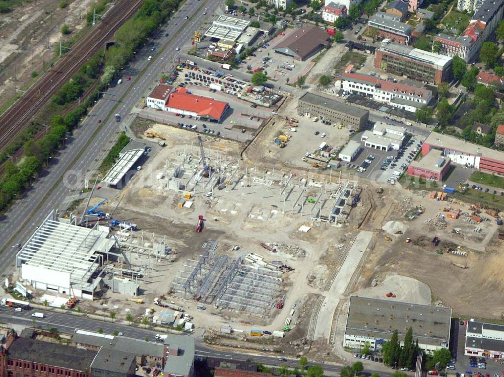 Berlin from above - Berlin Adlershof Blick auf die Baustelle des neuen OBI Marktes am Adlesgestell in Berlin Adlershof (Gelände des Ehemaligen IFA Spezial Fahrzeugwerkes)