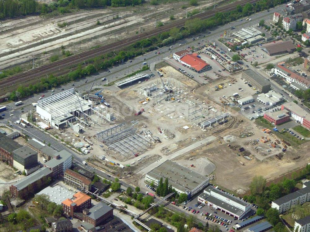 Aerial image Berlin - Berlin Adlershof Blick auf die Baustelle des neuen OBI Marktes am Adlesgestell in Berlin Adlershof (Gelände des Ehemaligen IFA Spezial Fahrzeugwerkes)