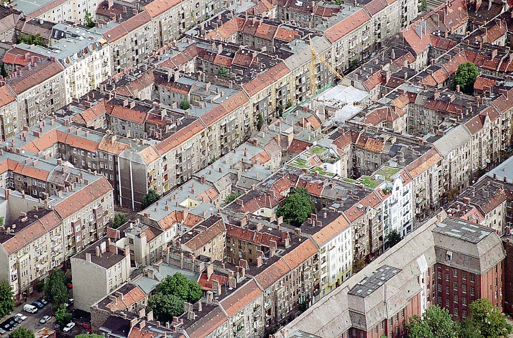 Aerial photograph Berlin Prenzlauer Berg - 06.09.1995 Berlin Altbau Häuserdächer an der Stargarder Straße Prenzlauer Berg