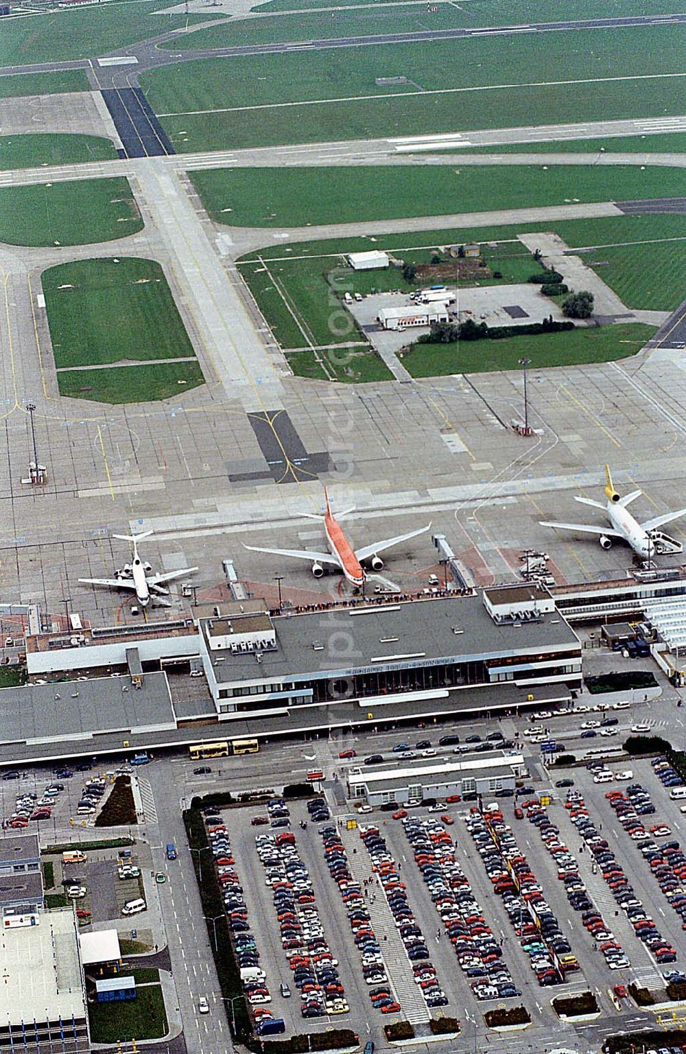 Berlin Treptow Altglienicke from above - 24.09.1995 Berlin Altklienicke / Flughafen