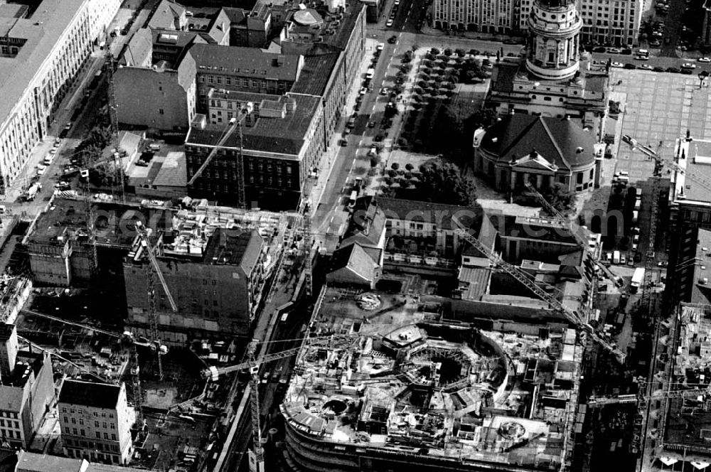 Berlin from the bird's eye view: 02.10.1994 Berlin Bau der Friedrichstadtpassagen