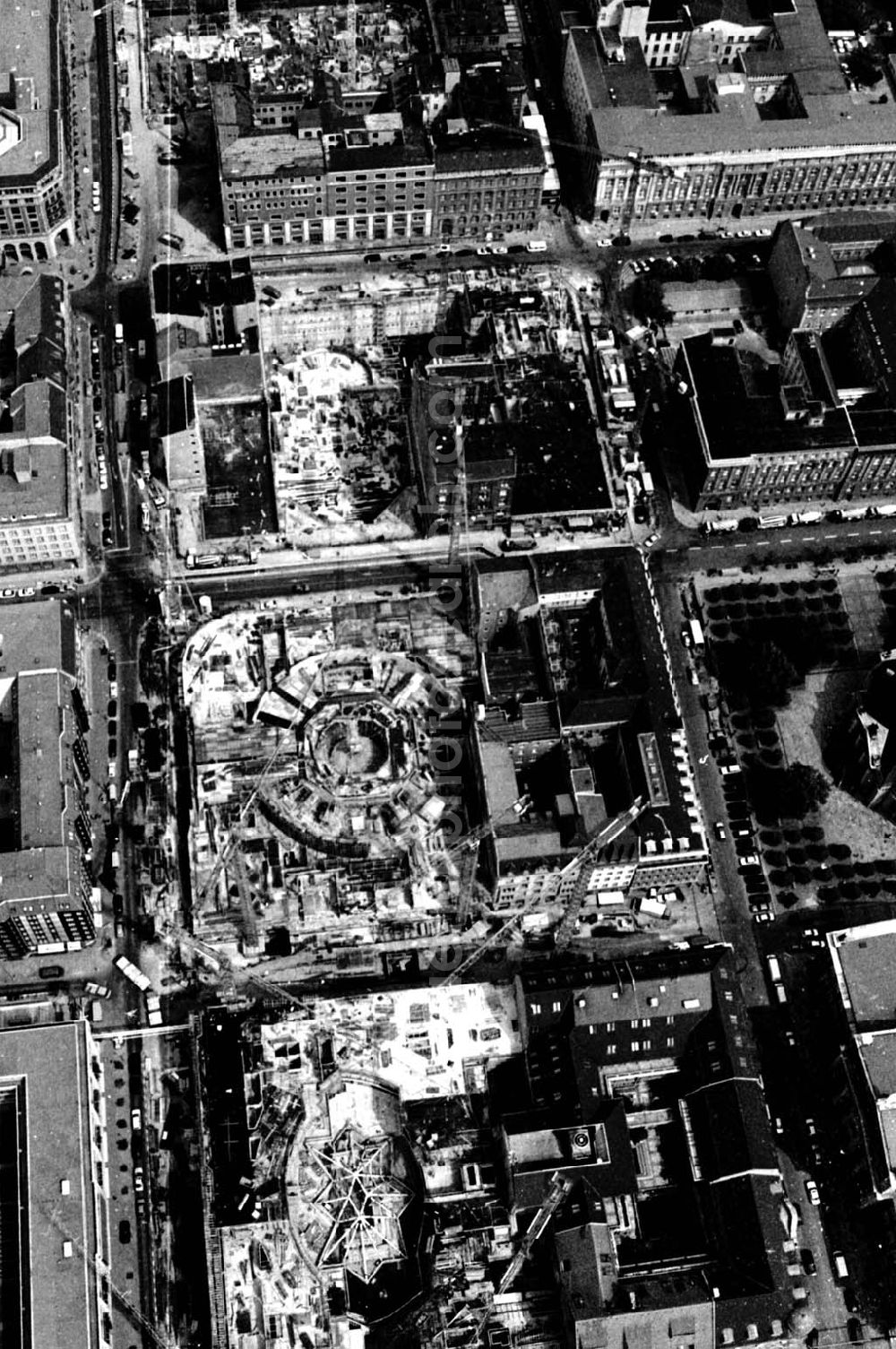 Aerial image Berlin - 02.10.1994 Berlin Bau der Friedrichstadtpassagen