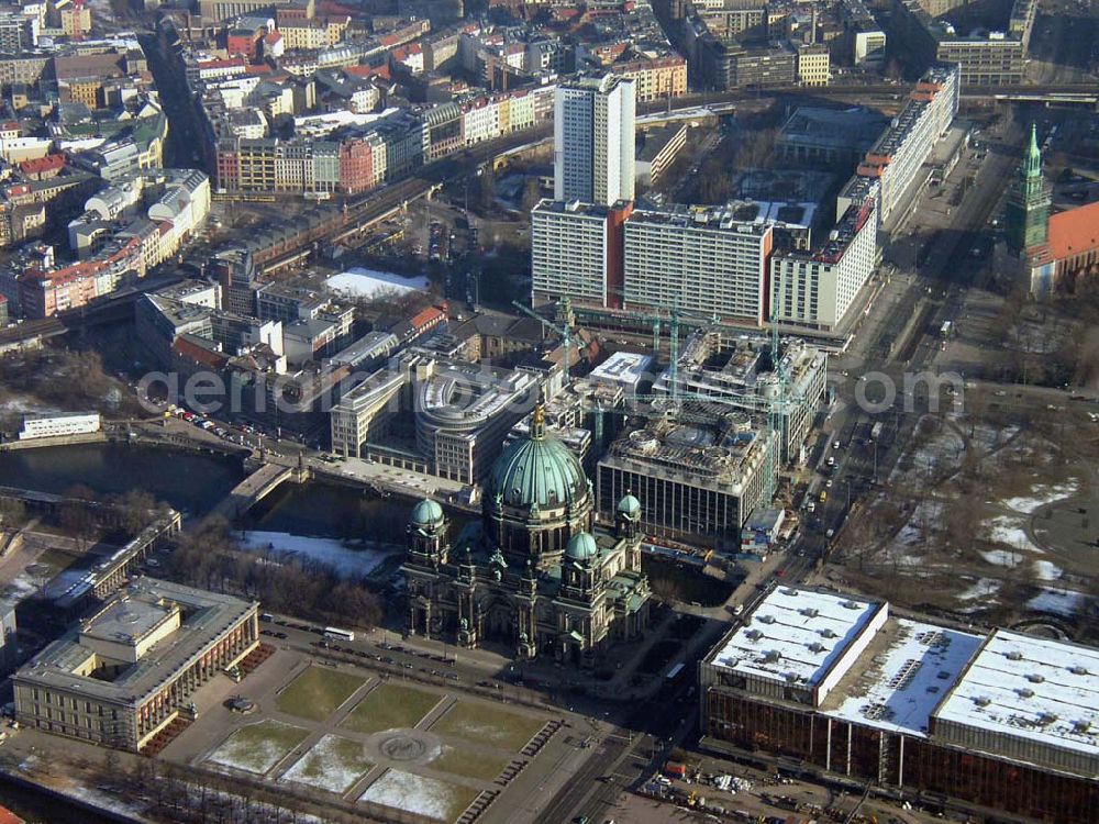 Berlin from the bird's eye view: Baustelle DOM-AQUAREE der DIFA am Berliner Dom in Berlin - Mitte. Pilot: Grahn