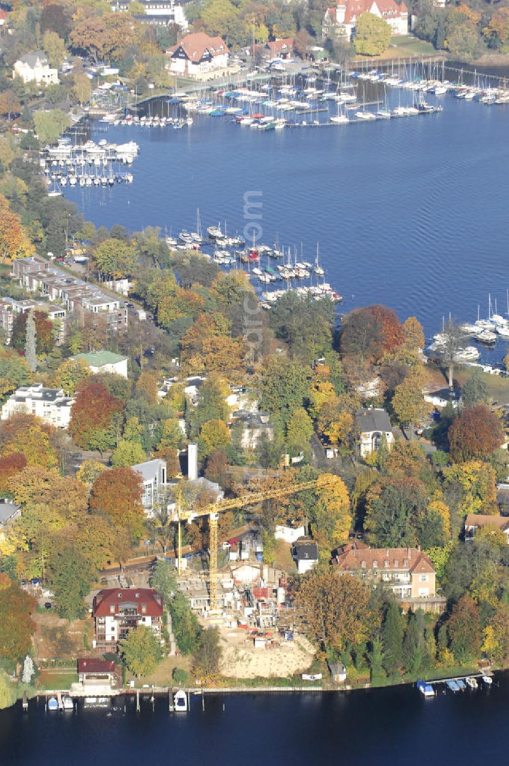 Berlin from above - Blick auf die Baustelle Am Kleinen Wannsee 2 der CONCEPT BAU - PREMIER GmbH, Engeldamm 64b, 10179 Berlin, Tel.: 030.23 12 03 - 0