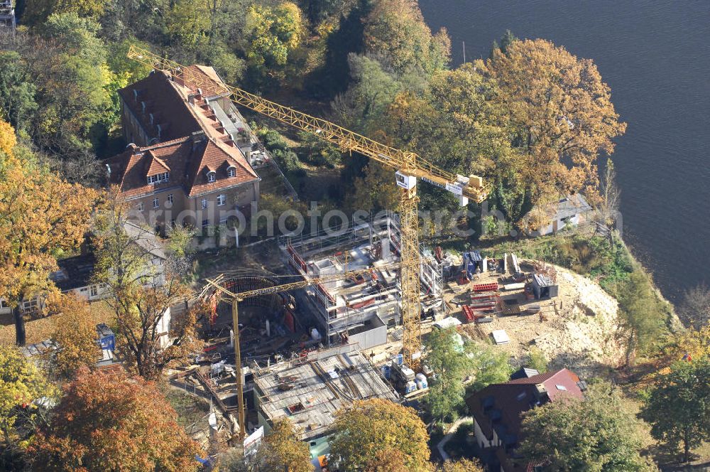 Aerial photograph Berlin - Blick auf die Baustelle Am Kleinen Wannsee 2 der CONCEPT BAU - PREMIER GmbH, Engeldamm 64b, 10179 Berlin, Tel.: 030.23 12 03 - 0