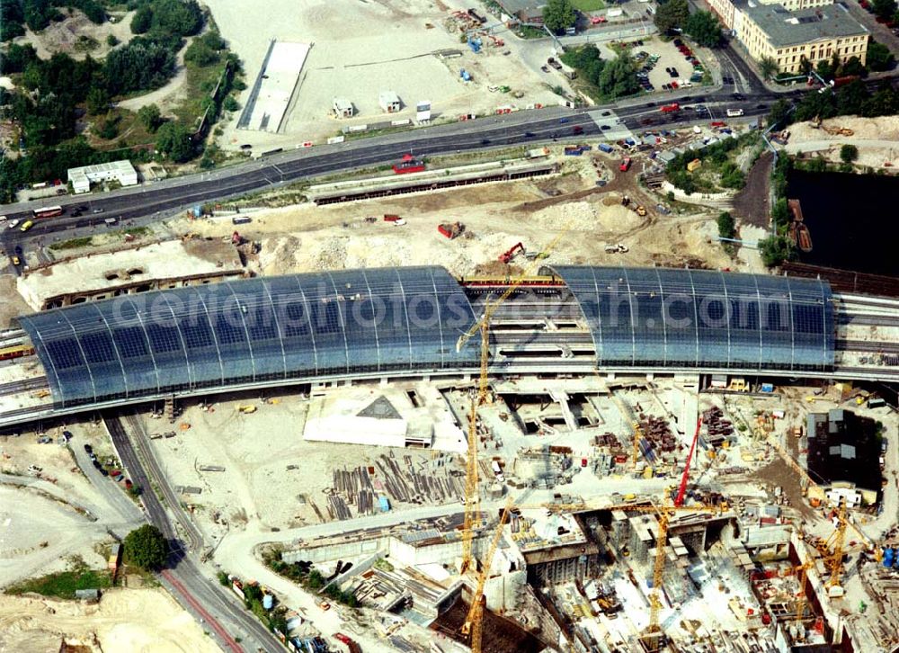 Aerial image Berlin - Tiergarten - 02.09.2002 Berlin Baustelle Lehrter Bahnhof am Regierungsviertel im Tiergarten.