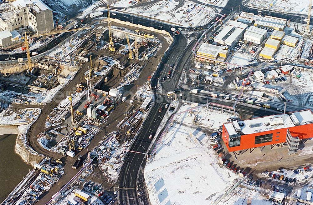  Berlin Mitte from the bird's eye view: 22.11.1995 Berlin, Baustelle am Porsdamer Platz (Winter) mit der Red Box (Infobox)