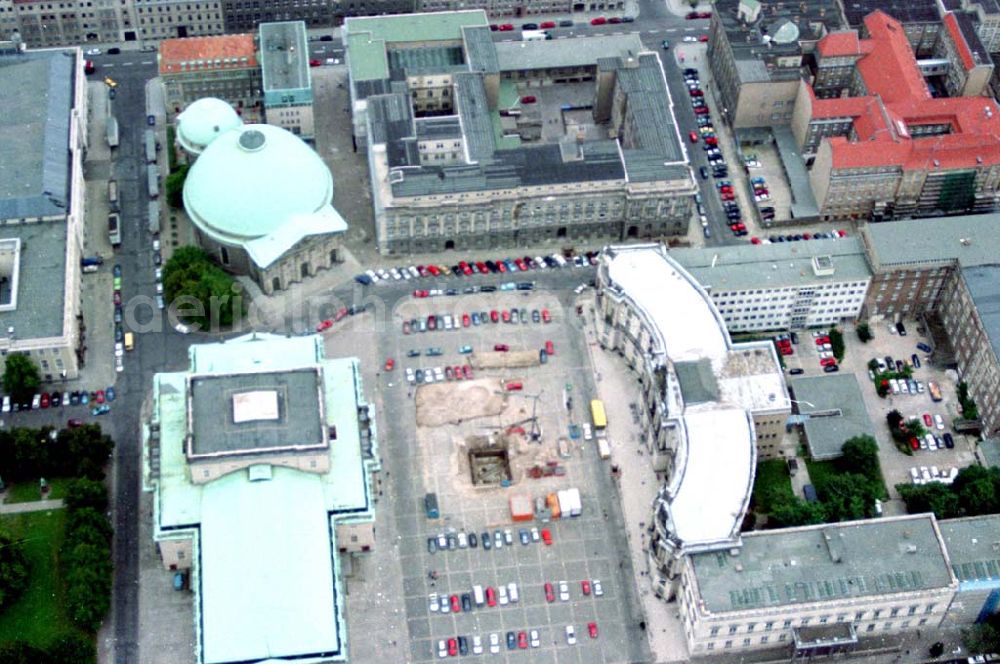 Berlin from above - 02.10.1994 Berlin Bebelplatz Errichtung der Unterirdischen Gedenkbibliothek