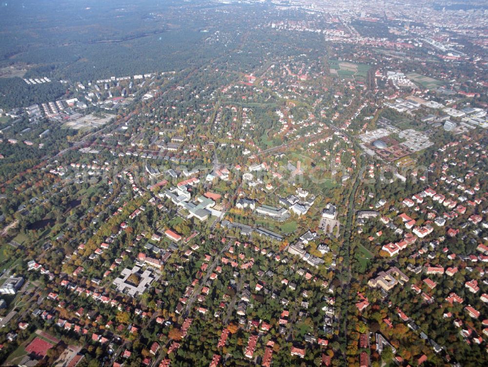 Berlin from above - Blick auf das Areal des Fritz-Haber-Institut der Max-Planck-Gesellschaft am Faradayweg 4-6 in 14195 BERLIN im Bereich der Löhleinstrasse, Hittorfstrasse, Vant-Hoff-Strasse in Berlin-Dahlem.