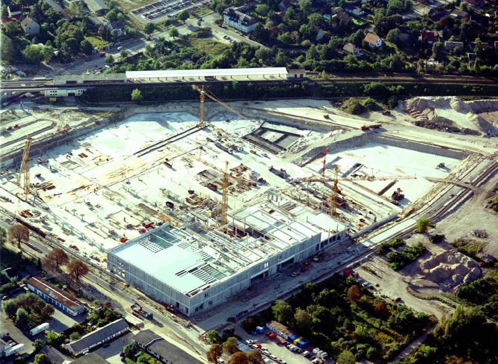 Aerial image Berlin - Biesdorf - 02.09.2002 Berlin-Biesdorf Bau des Kaufland-Einkaufhauses am S-Bahnhof Berlin Biesdorf