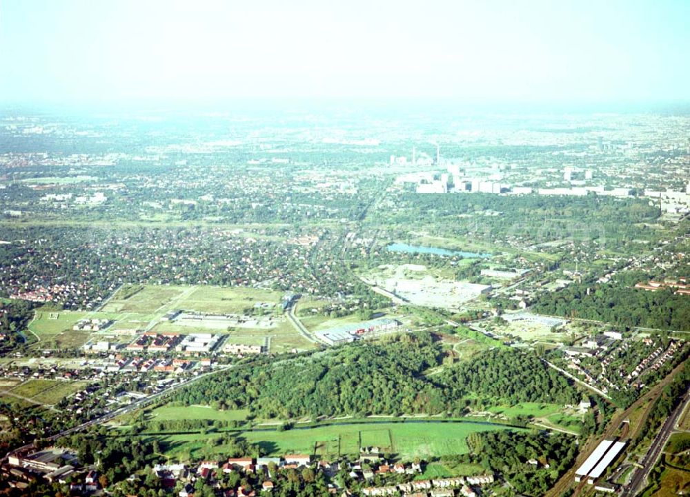 Aerial photograph Berlin - Biesdorf - 02.09.2002 Berlin-Biesdorf Bau des Kaufland-Einkaufhauses am S-Bahnhof Berlin Biesdorf