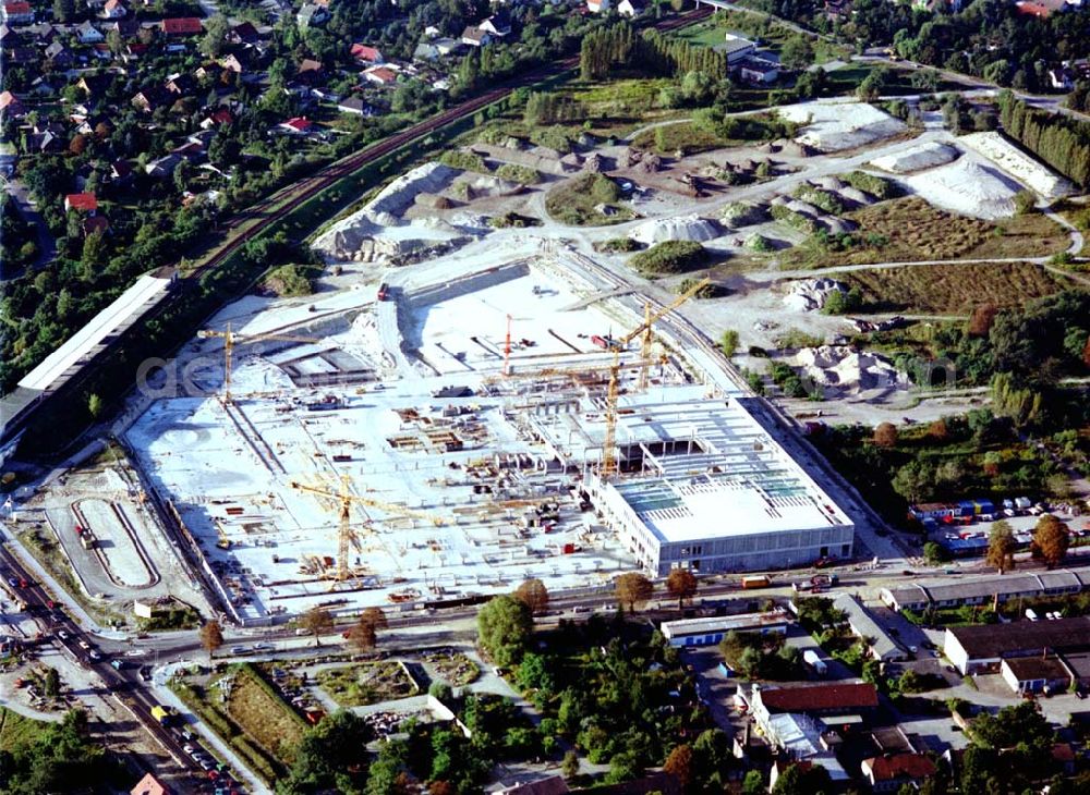 Berlin - Biesdorf from above - 02.09.2002 Berlin-Biesdorf Bau des Kaufland-Einkaufhauses am S-Bahnhof Berlin Biesdorf