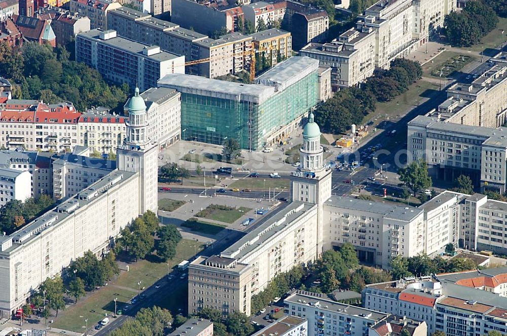 Aerial image Berlin / Friedrichshain - Blick auf das Frankfurter Tor an der Karl-Marx-Allee / Frankfurter Allee in Berlin-Friedrichshain