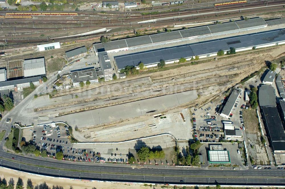 Berlin / Friedrichshain from the bird's eye view: Blick auf das Gelände des alten Güter- und Rangierbahnhofes am S-Bahnhof Warschauer Straße.