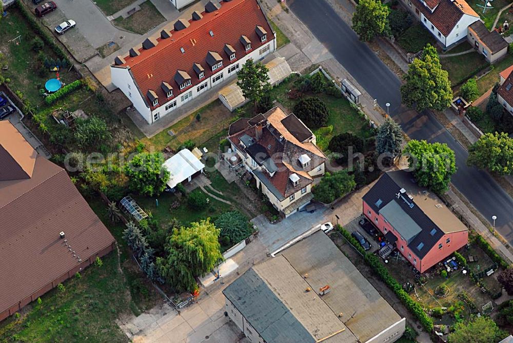 Aerial image Berlin - Falkenberg - Blick auf die Wohnanlage von Ronald und Margit Krai an der Lindenberger Straße 10 in Berlin-Falkenberg