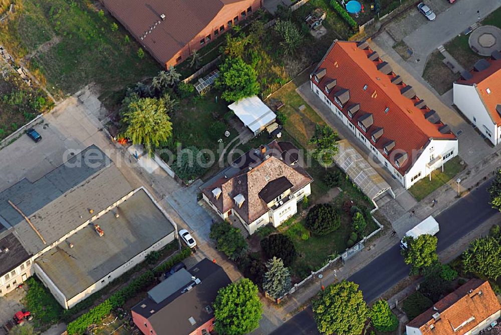 Aerial image Berlin - Falkenberg - Blick auf die Wohnanlage von Ronald und Margit Krai an der Lindenberger Straße 10 in Berlin-Falkenberg