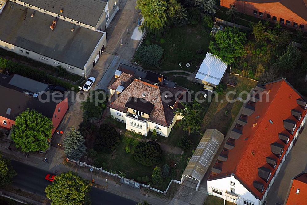 Aerial image Berlin - Falkenberg - Blick auf die Wohnanlage von Ronald und Margit Krai an der Lindenberger Straße 10 in Berlin-Falkenberg