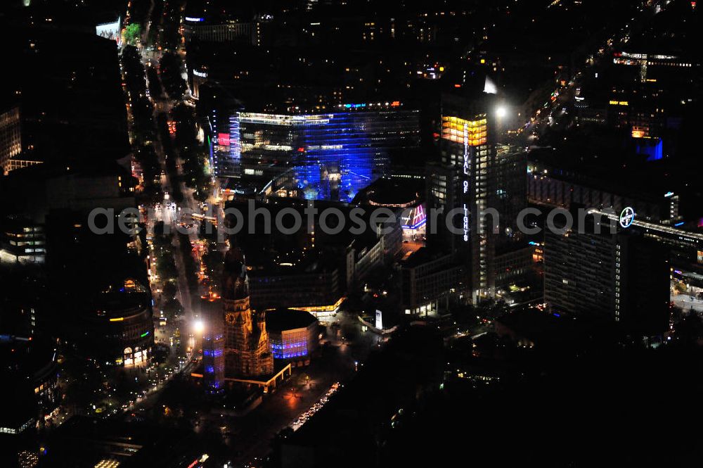 Aerial photograph Berlin - Nachtaufnahme: Blick auf die Kaiser-Wilhelm-Gedächtniskirche am Breitscheidplatz mit Beleuchtung anläßlich des Festival of Lights. Der Breitscheidplatz liegt in Charlottenburg im Berliner Bezirk Charlottenburg-Wilmersdorf zwischen Kurfürstendamm und Budapester Straße (City West). Night Shot: The Kaiser Wilhelm Memorial Church at the square Breitscheidplatz with illumination at the Festival of Lights.