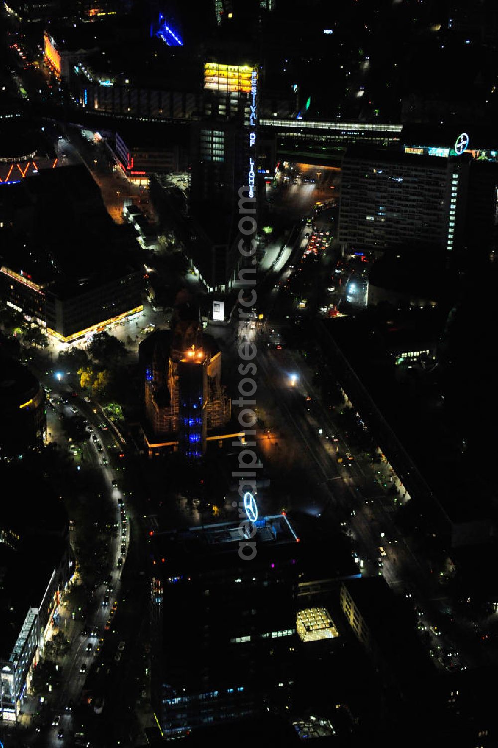 Aerial image Berlin - Nachtaufnahme: Blick auf die Kaiser-Wilhelm-Gedächtniskirche am Breitscheidplatz mit Beleuchtung anläßlich des Festival of Lights. Der Breitscheidplatz liegt in Charlottenburg im Berliner Bezirk Charlottenburg-Wilmersdorf zwischen Kurfürstendamm und Budapester Straße (City West). Night Shot: The Kaiser Wilhelm Memorial Church at the square Breitscheidplatz with illumination at the Festival of Lights.