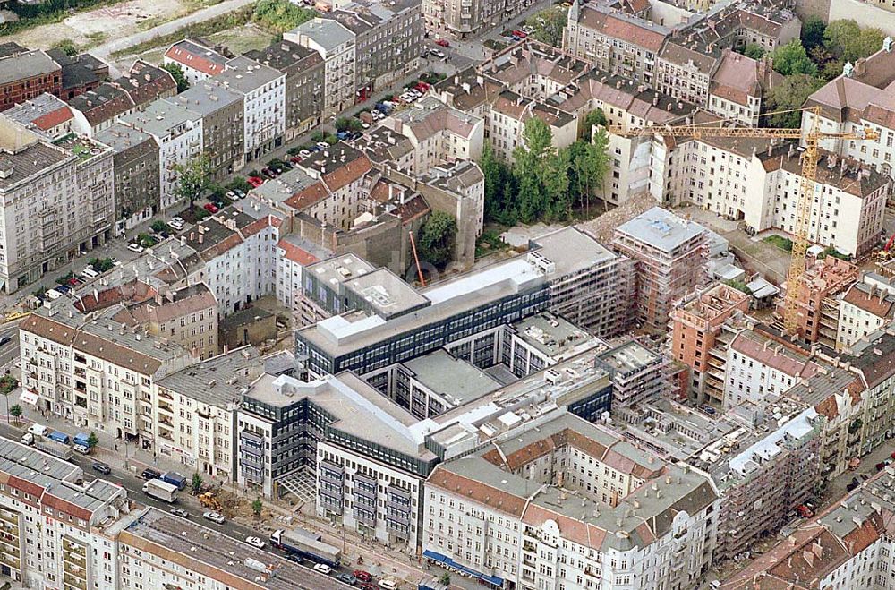 Berlin-Friedrichshain from above - 21.09.1995 Berlin, Bürohaus Neubau Frankfurter Allee / Bayerische Hausbau