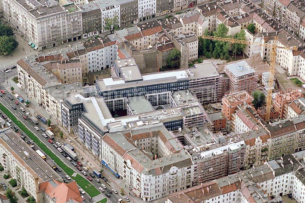 Berlin-Friedrichshain from above - 21.09.1995 Berlin, Bürohaus Neubau Frankfurter Allee / Bayerische Hausbau