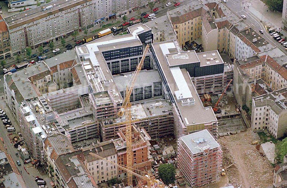 Aerial photograph Berlin-Friedrichshain - 21.09.1995 Berlin, Bürohaus Neubau Frankfurter Allee / Bayerische Hausbau