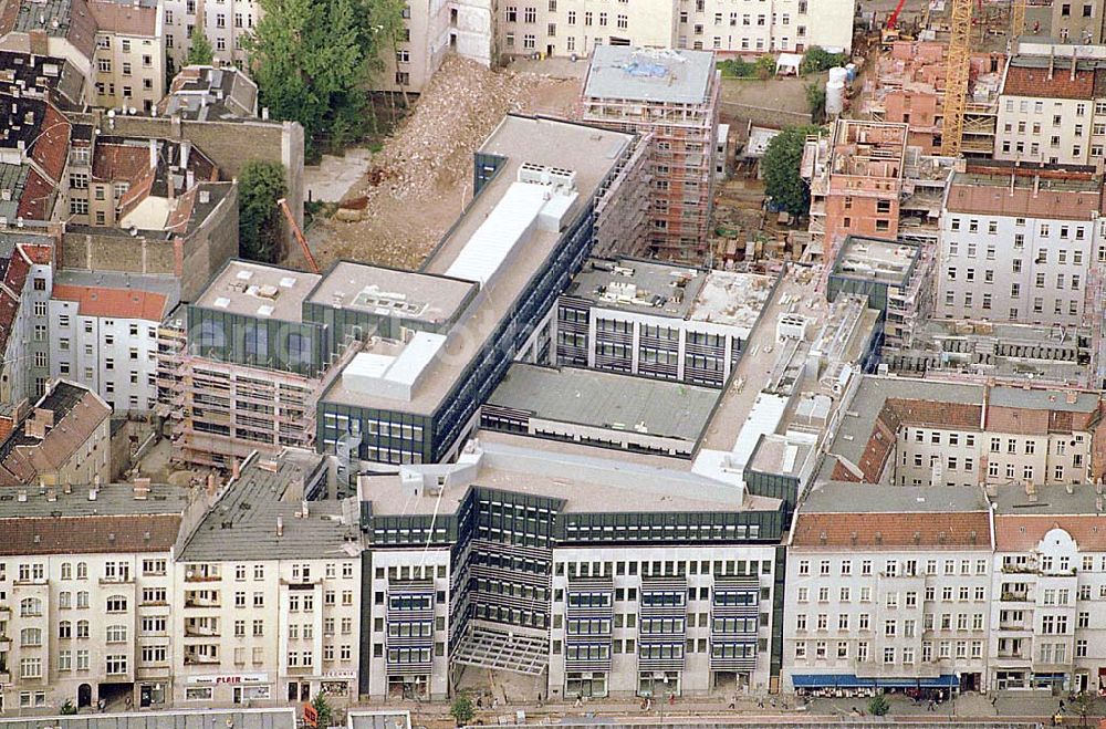 Berlin-Friedrichshain from the bird's eye view: 21.09.1995 Berlin, Bürohaus Neubau Frankfurter Allee / Bayerische Hausbau