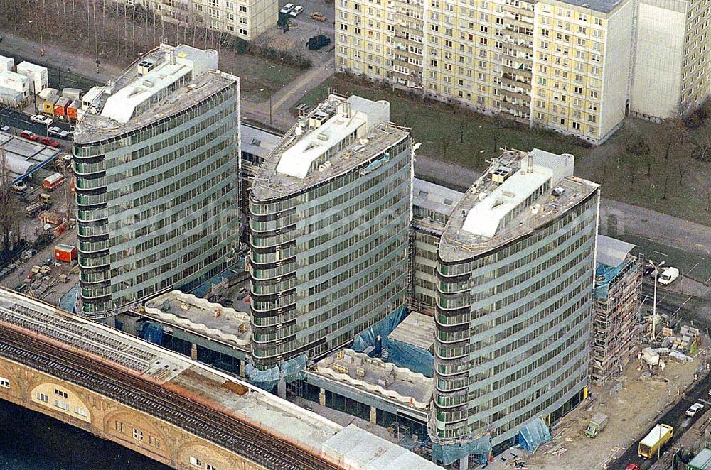 Aerial image Berlin - 21.12.1995 Berlin, Bürohaus (3 Schiffe) an der Jannowitzbrücke