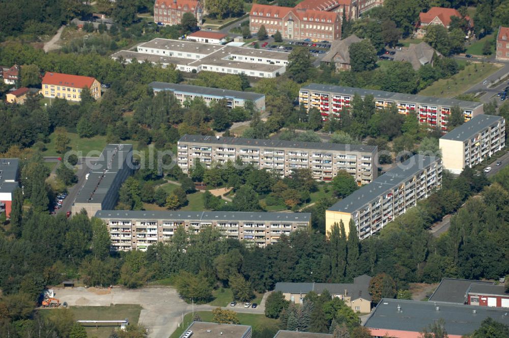 Berlin from above - Blick auf Mehrfamilienhäuser / Plattenbauten an der Georg-Benjamin-Straße Ecke Theodor-Brugsch-Straße Ecke Lindenberger Weg in Berlin-Buch.