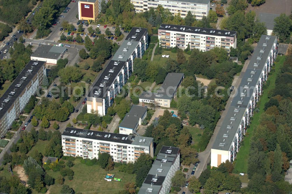 Berlin from above - Blick auf Mehrfamilienhäuser / Plattenbauten mit dem Kindergarten / Kindertagesstätte / der Kita Karower Knirpse im Innenhof an der Karower Chaussee in Berlin-Buch.