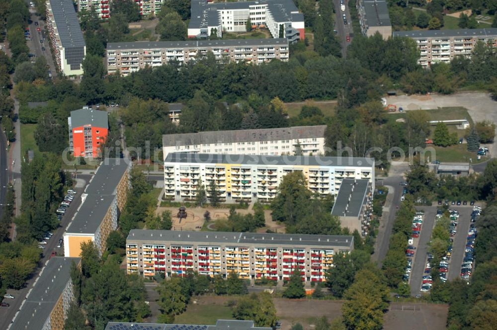 Aerial image Berlin - Blick auf Mehrfamilienhäuser / Plattenbauten an der Karower Chaussee Ecke Ernst-Ludwig-Heim-Straße Ecke Robert-Rössle-Straße in Berlin-Buch.