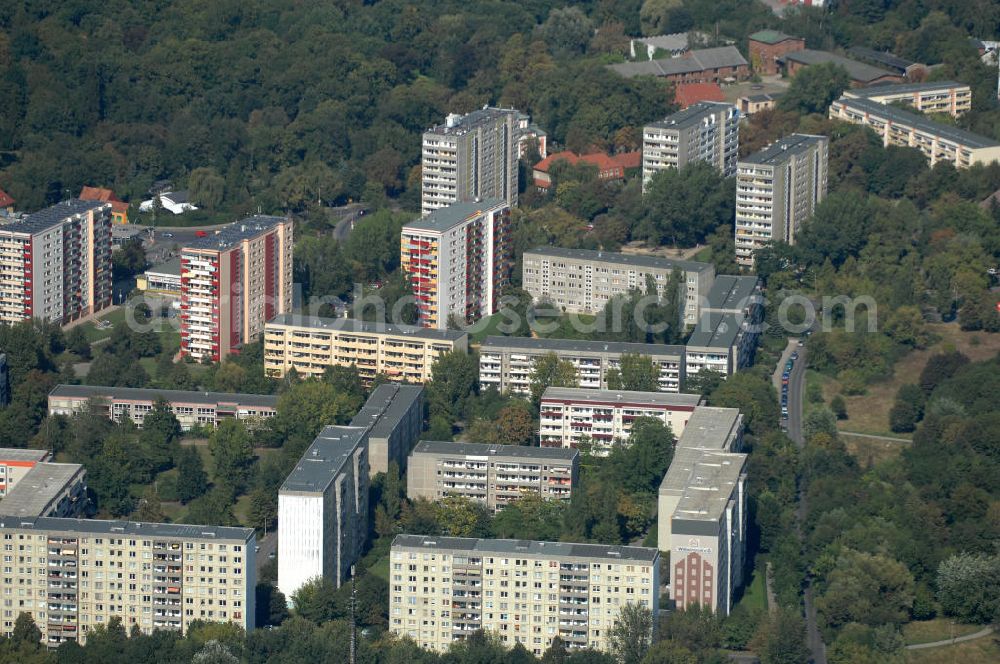 Berlin from the bird's eye view: Blick auf Mehrfamilienhäuser / Plattenbauten an der Walter-Friedrich-Straße Ecke Groscurthstraße Ecke Franz-Schmidt-Straße in Berlin-Buch.