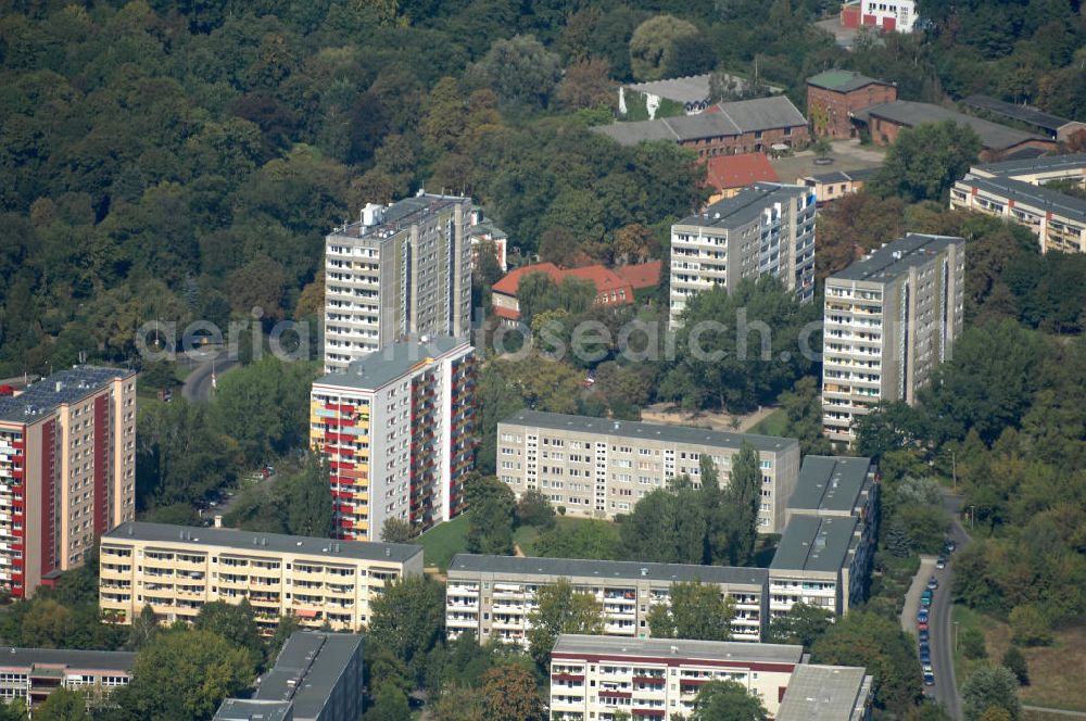 Aerial image Berlin - Blick auf Mehrfamilienhäuser / Plattenbauten an der Franz-Schmidt-Straße Ecke Groscurthstraße in Berlin-Buch.