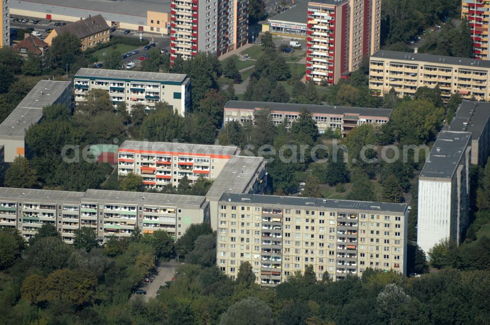 Berlin from the bird's eye view: Blick auf Mehrfamilienhäuser / Plattenbauten an der Walter-Friedrich-Straße Ecke Franz-Schmidt-Straße in Berlin-Buch.