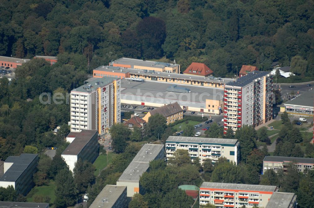 Aerial photograph Berlin - Blick auf Mehrfamilienhäuser / Plattenbauten an der Walter-Friedrich-Straße Ecke Franz-Schmidt-Straße Ecke Groscurthstraße Ecke Wiltbergstraße in Berlin-Buch.