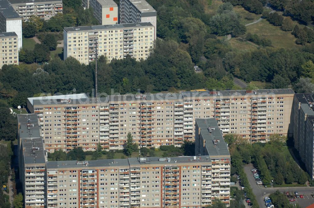 Aerial image Berlin - Blick auf Mehrfamilienhaus / Plattenbau an der Bruno-Apitz-Straße Ecke Wolfgang-Heinz-Straße in Berlin-Buch.