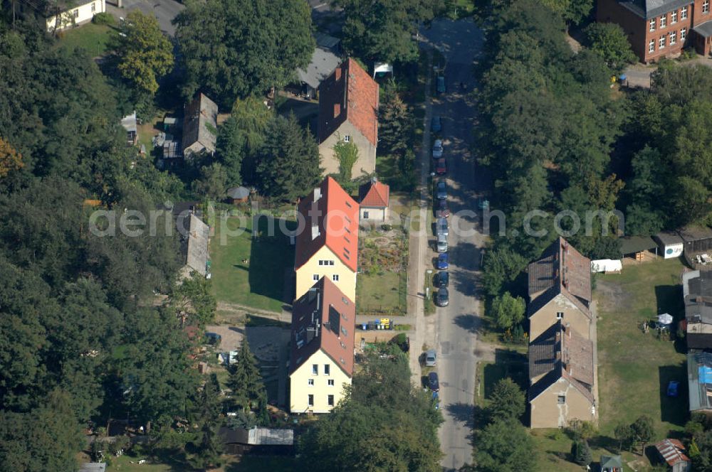 Berlin from the bird's eye view: Blick auf Mehrfamilienhäuser an der Straße Am Sandhaus in Berlin-Buch.