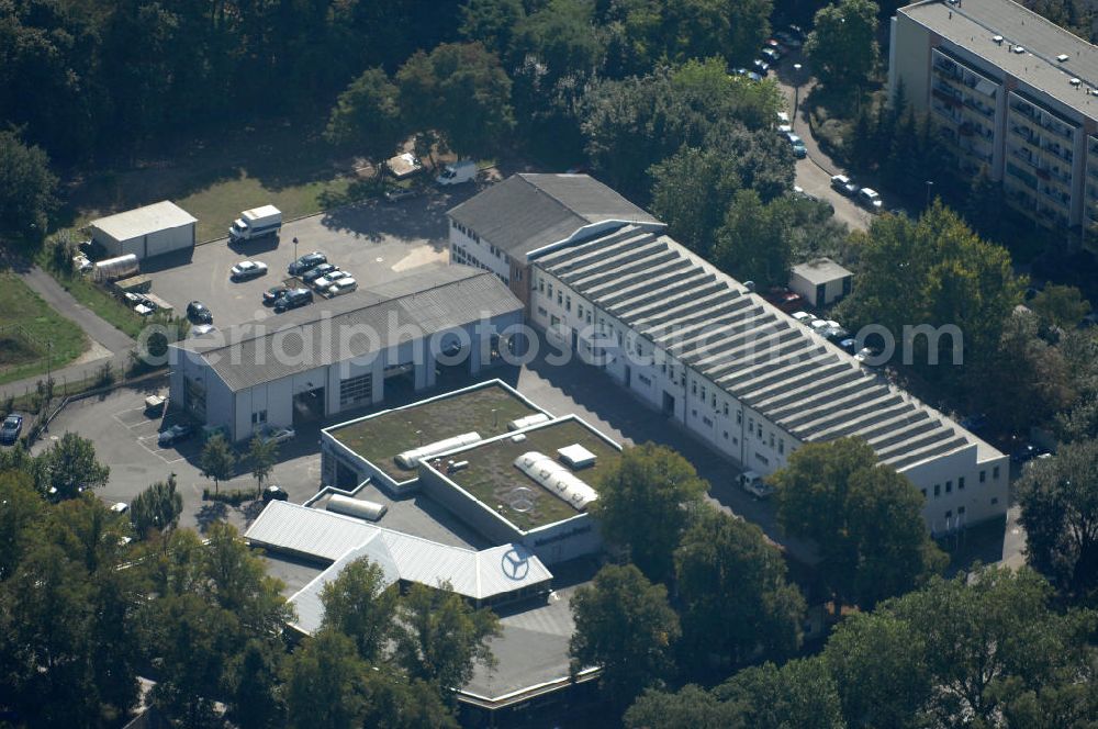 Aerial image Berlin - Blick auf die Heinz Hammer Vertragswerkstatt GmbH, Autohaus Mercedes Benz an der Schwanebecker Chaussee Ecke Alt-Buch in Berlin-Buch.