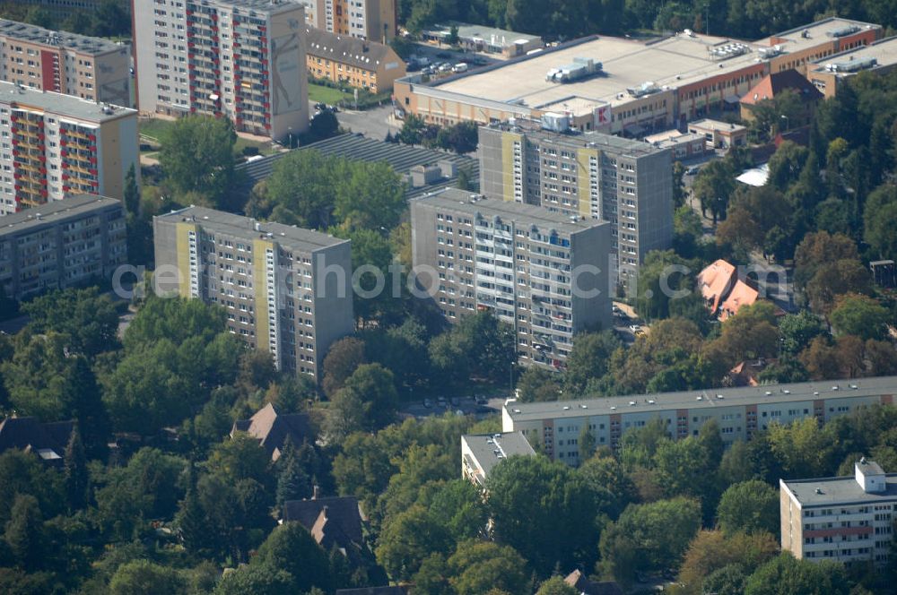 Aerial photograph Berlin - Blick auf Mehrfamilienhäuser / Plattenbauten an der Karower Straße Ecke Alt-Buch Ecke Wiltbergstraße in Berlin-Buch.