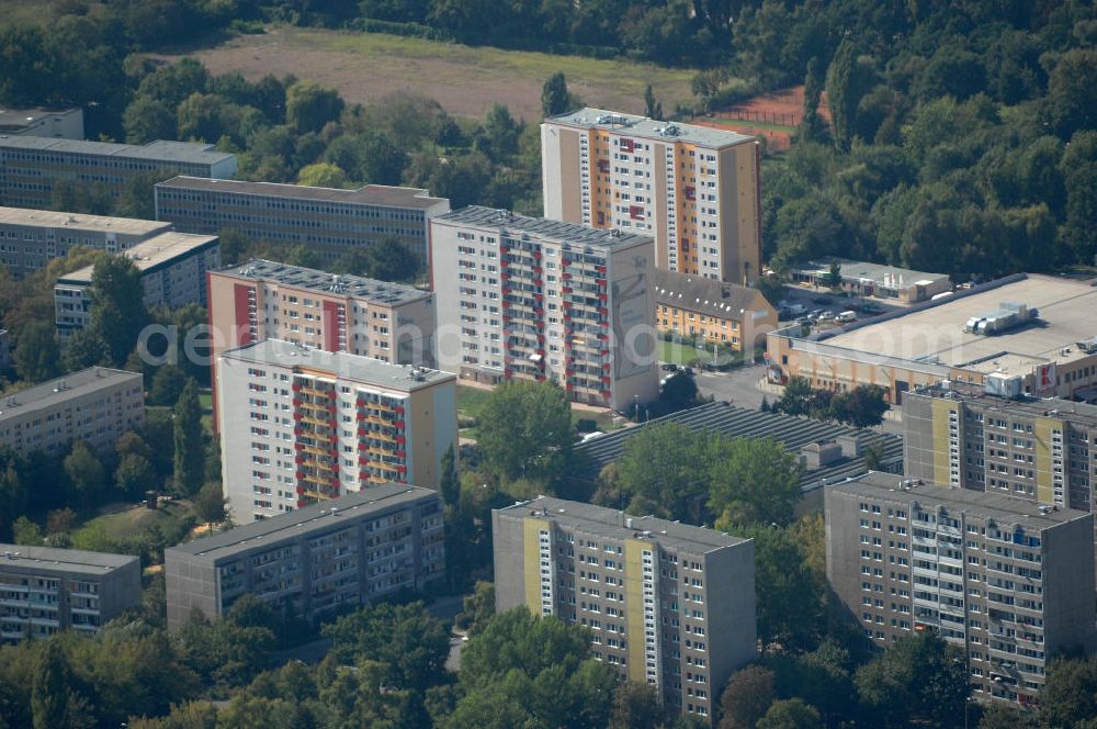 Berlin from above - Blick auf Mehrfamilienhäuser / Plattenbauten an der Karower Straße Ecke Alt-Buch Ecke Wiltbergstraße Ecke Groscurthstraße Ecke Walter-Friedrich-Straße in Berlin-Buch.