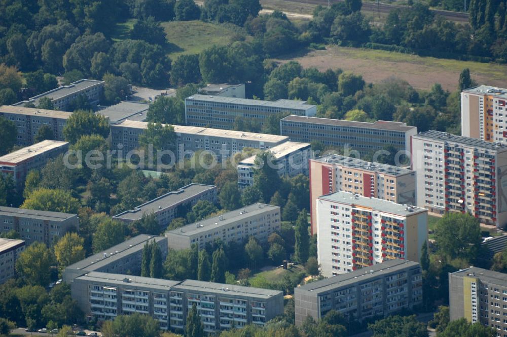 Berlin from the bird's eye view: Blick auf Mehrfamilienhäuser / Plattenbauten an der Groscurthstraße Ecke Walter-Friedrich-Straße Ecke Franz-Schmidt-Straße in Berlin-Buch.