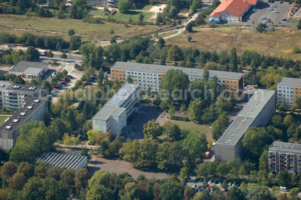 Berlin from above - Blick auf Mehrfamilienhäuser / Plattenbauten an der Robert-Rössle-Straße Ecke Ernst-Ludwig-Heim-Straße Ecke Karower Chaussee in Berlin-Buch.