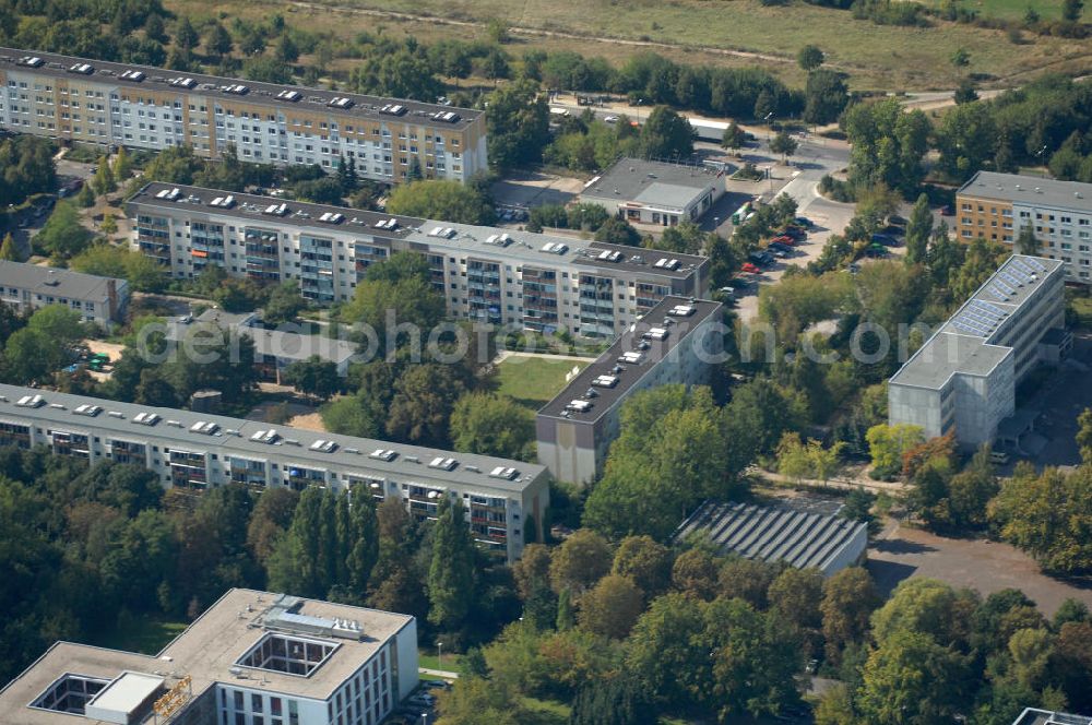 Berlin from the bird's eye view: Blick auf Mehrfamilienhäuser / Plattenbauten an der Karower Chaussee in Berlin-Buch.