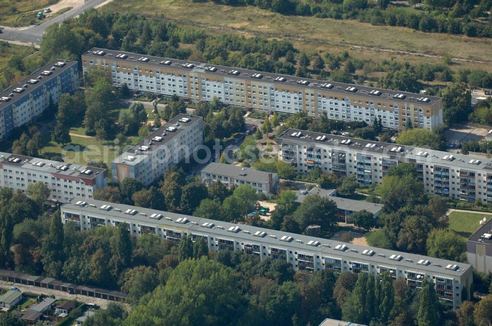 Aerial image Berlin - Blick auf Mehrfamilienhäuser / Plattenbauten an der Karower Chaussee in Berlin-Buch.